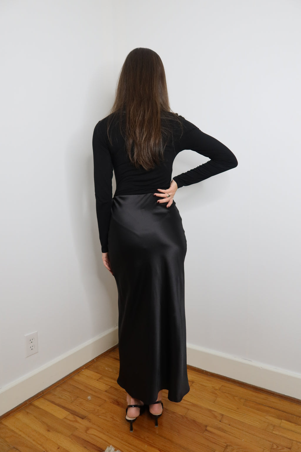 Loren Satin Midi Skirt- Black