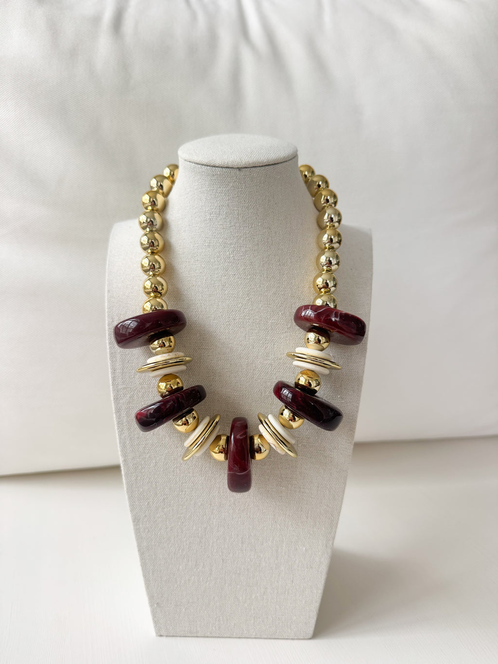 Amber Avenue Burgundy Necklace