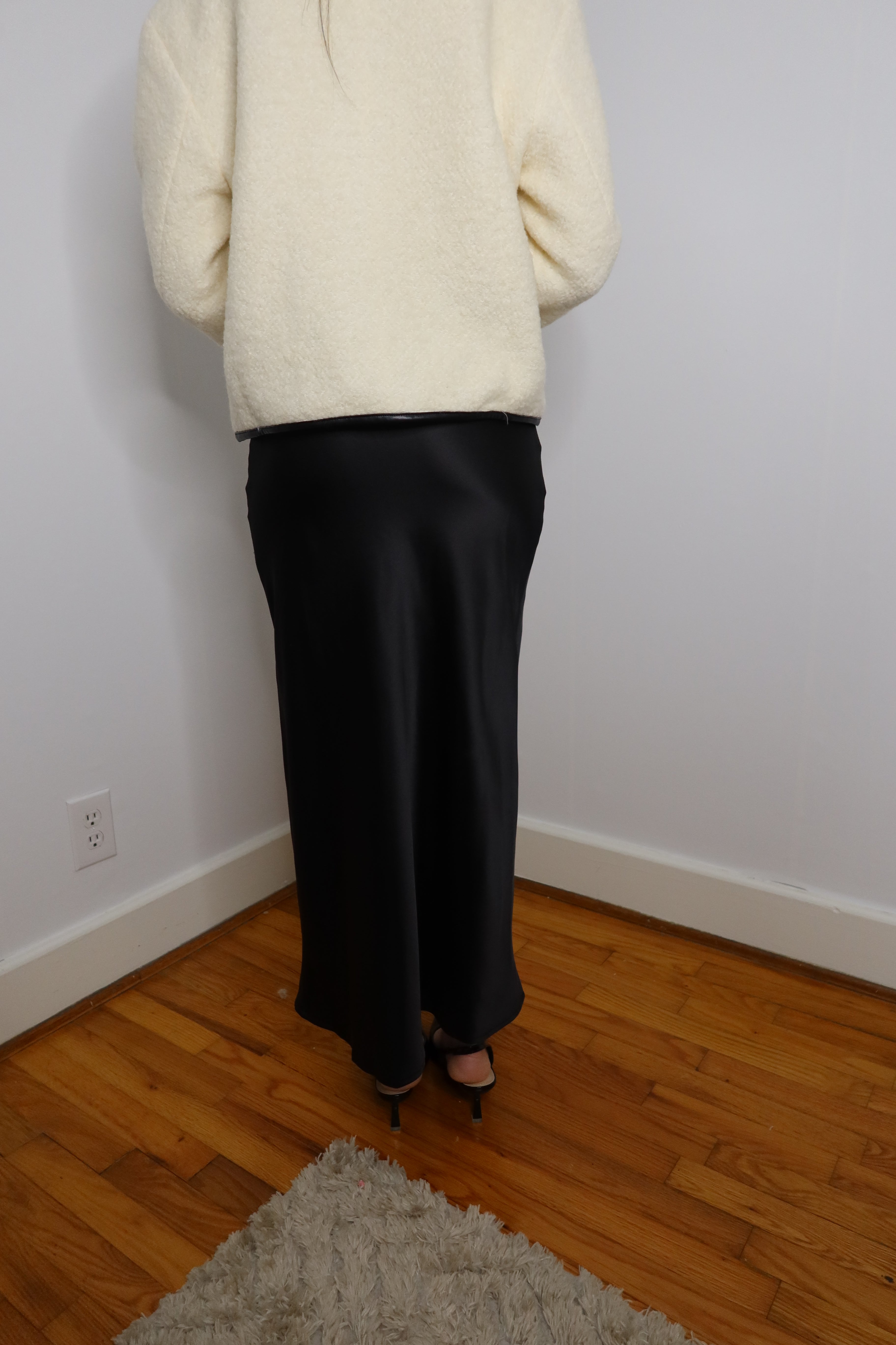 Loren Satin Midi Skirt- Black