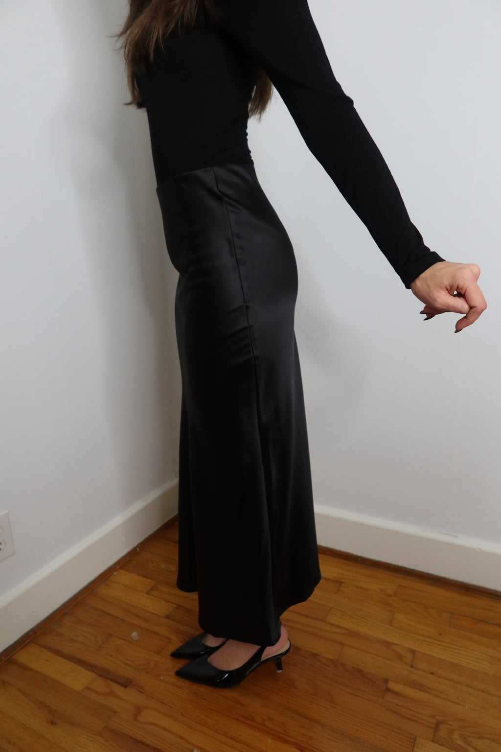 Loren Satin Midi Skirt- Black