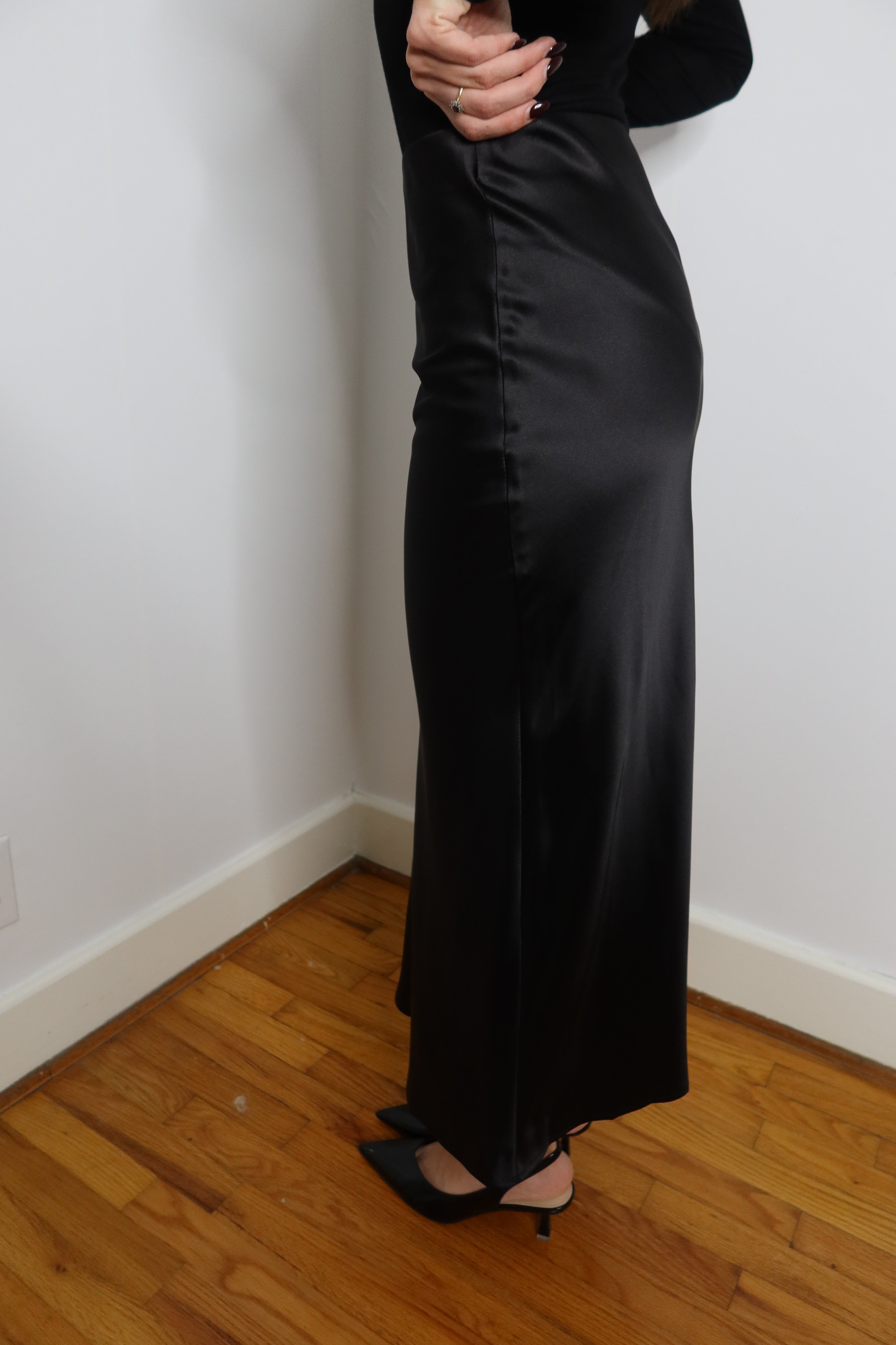 Loren Satin Midi Skirt- Black